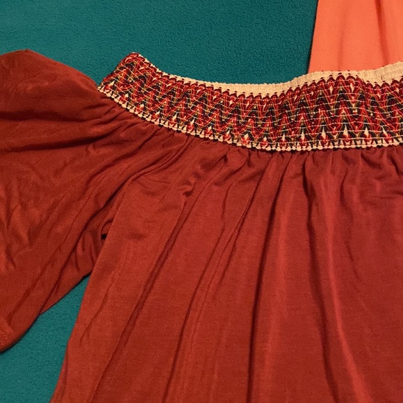 Bundle of 2 off shoulder tops. Fit like a regular US Small. - Picture 7 of 7
